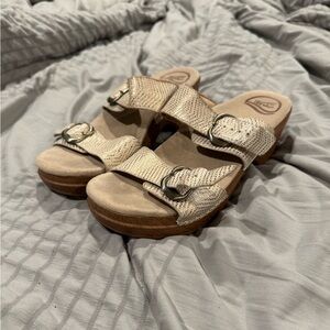 Dansko Womens Sophie Metallic Pattern Leather Slide Sandal Size 39 EU or 8.5US